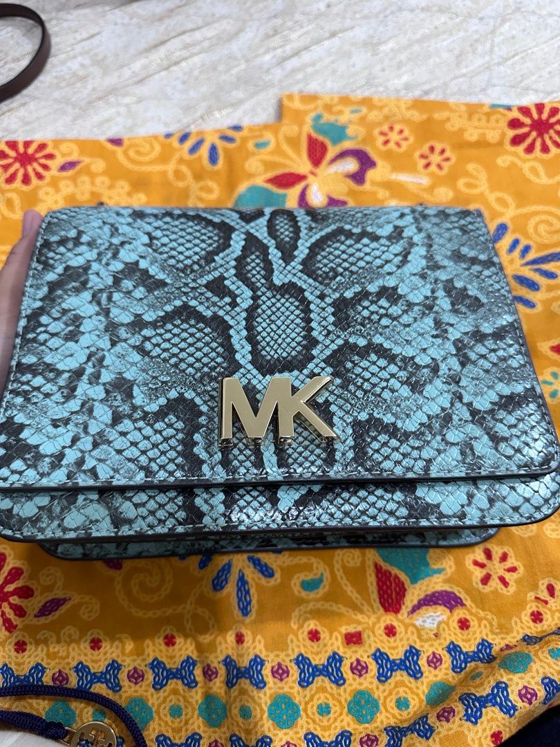 MICHAEL KORS ORIGINAL MOTT 2way Chain Leather Python (Category: Luxury Bags & Wallets) located in Cagayan de Oro. Submitted by kenzeepie (Listing ID 1263490034, Image 1). Description: 💯 % Authentic MICHAEL KORS MOTT 2WAY CHAIN SLING Bag can be worn crossbody or shoulder Like new condition rarely used only display pls see pics for the condition. .