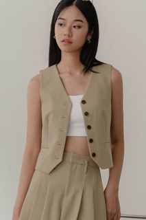 (Category: ) located in . Submitted by jhappyclothes (Listing ID 1263486160, Image 1). Description: .