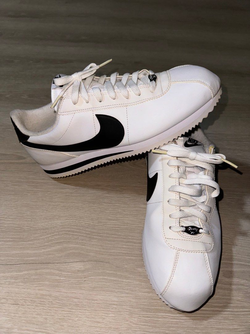 White classic nikes on sale