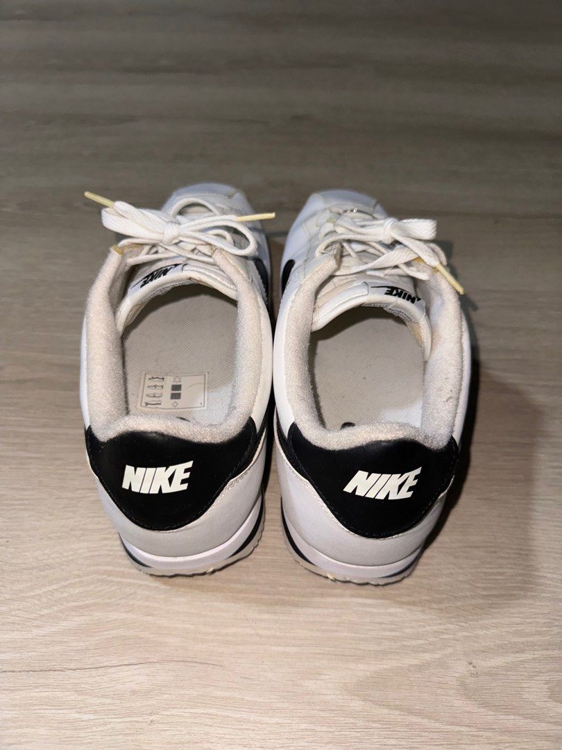 White nike hotsell shoes classic
