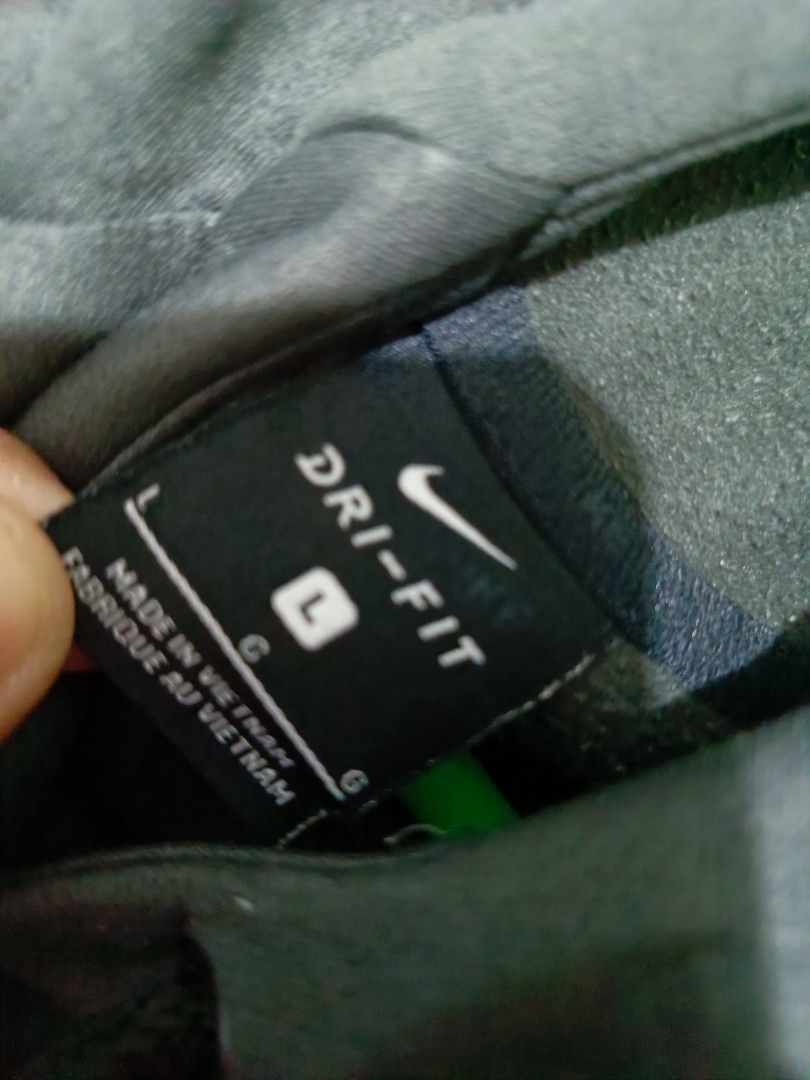 Nike Drifit Hoodie Jacket (Category: Hoodies) located in Cainta. Submitted by sadnote (Listing ID 1263488041, Image 3). Description: Nike Drifit Hoodie Jacket Dark Grey color Dimes: W- 22 L- 27.5 No issue // Excellent Condition Color rate: 10/10 Location: Cainta Can do shipping via LBC or Lalamove Shopee checkout (Payment first).