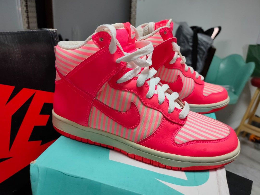 punch pink dunks