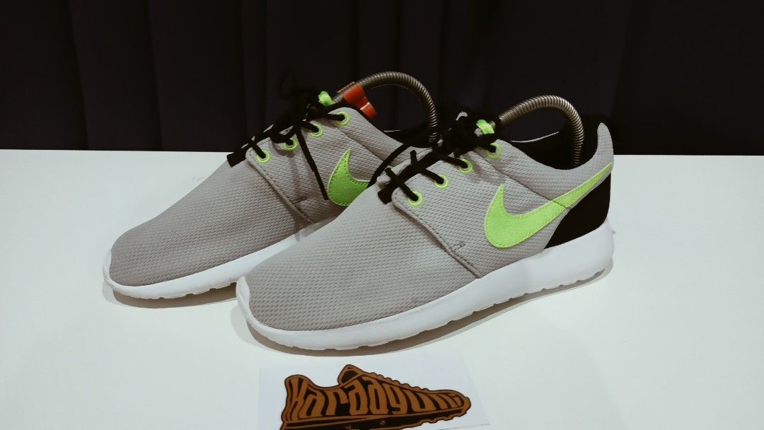 Roshe run shop trainers