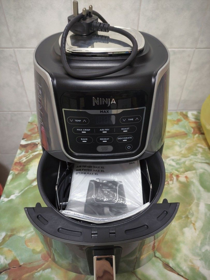 https://media.karousell.com/media/photos/products/2023/11/2/ninja_air_fryer_max_af160_1698920778_93d0716e_progressive.jpg