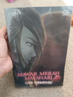 NOVEL MAWAR MERAH MATAHARI