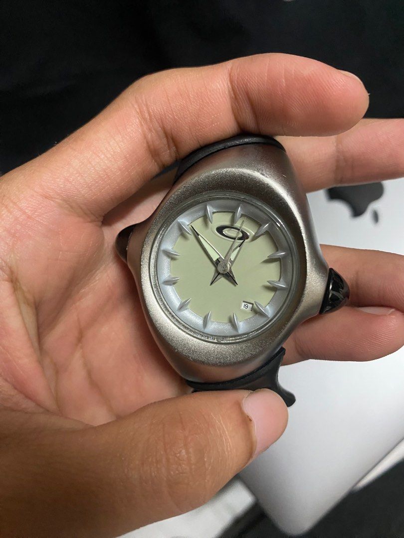 oakley crush watch