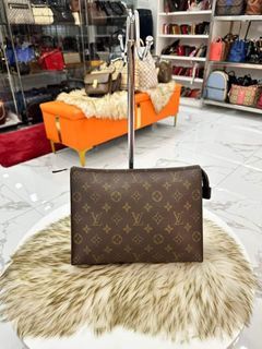 Louis Vuitton LV Monogram Raffia Poche Toilette 26 (Limited Edition  Toiletry Pouch 26 By The Pool Collection), Luxury, Bags & Wallets on  Carousell