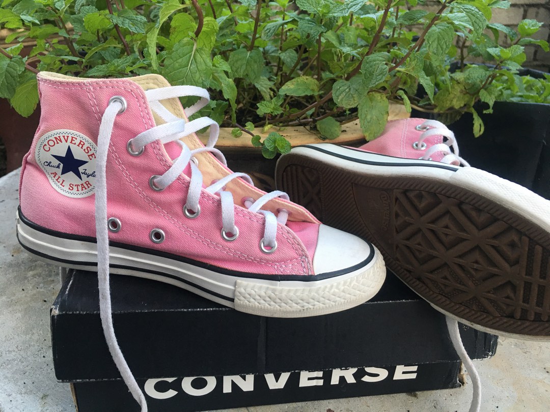 Converse youth size hot sale to women's