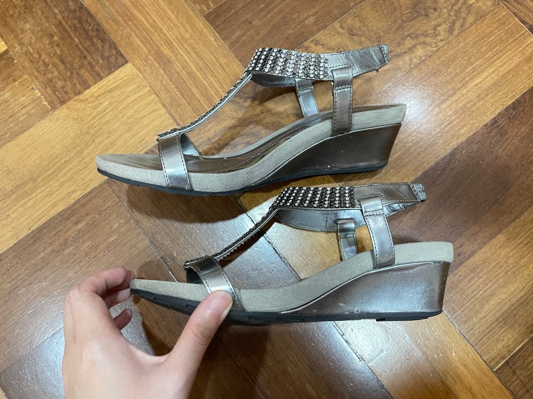 Silver sales wedges payless