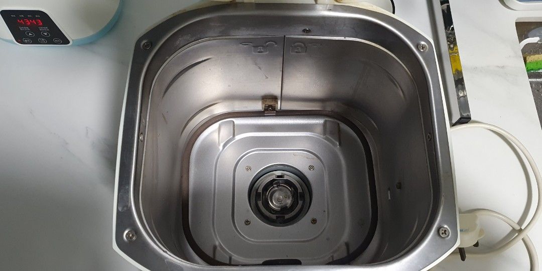 Philips Breadmaker (Category: Breadmakers) located in Singapore. Submitted by sbmilk0713 (Listing ID 1263532363, Image 6). Description: self collect at sengkang anchorvale.