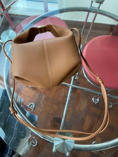 A.P.C. One Of A.p.c.'s Most Emblematic Styles, The Demi Lune Shoulder Bag  Is So-Called Thanks To Its Semi-Circular Design And Moon Resemblance -  ShopStyle