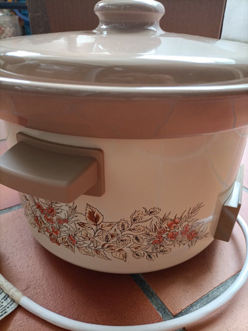 Vintage Swan Ceramic Auto Slow Cooker. Berry & Leaf Design, 2.5 Litre