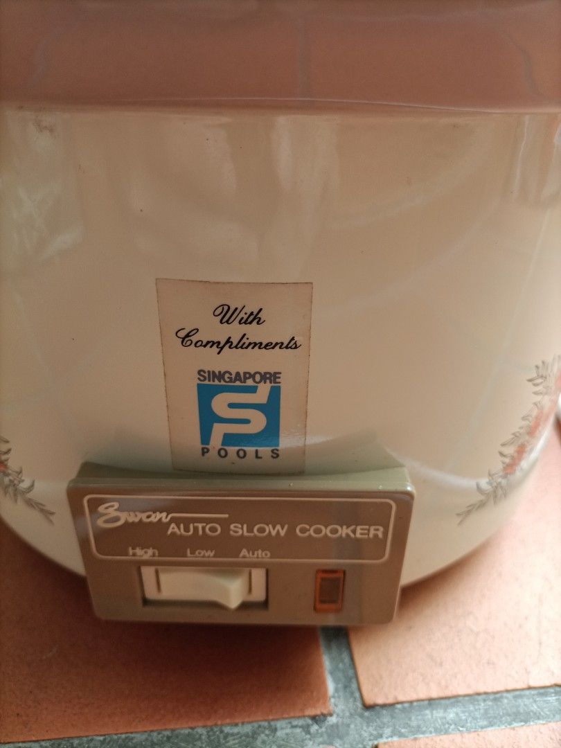 Vintage Swan Ceramic Auto Slow Cooker. Berry & Leaf Design, 2.5 Litre
