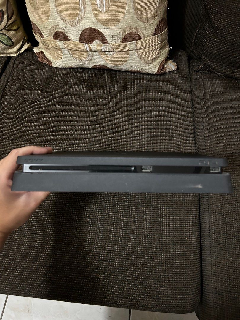 PS4 Slim 500gb 2 dualshock contollers with KHX III