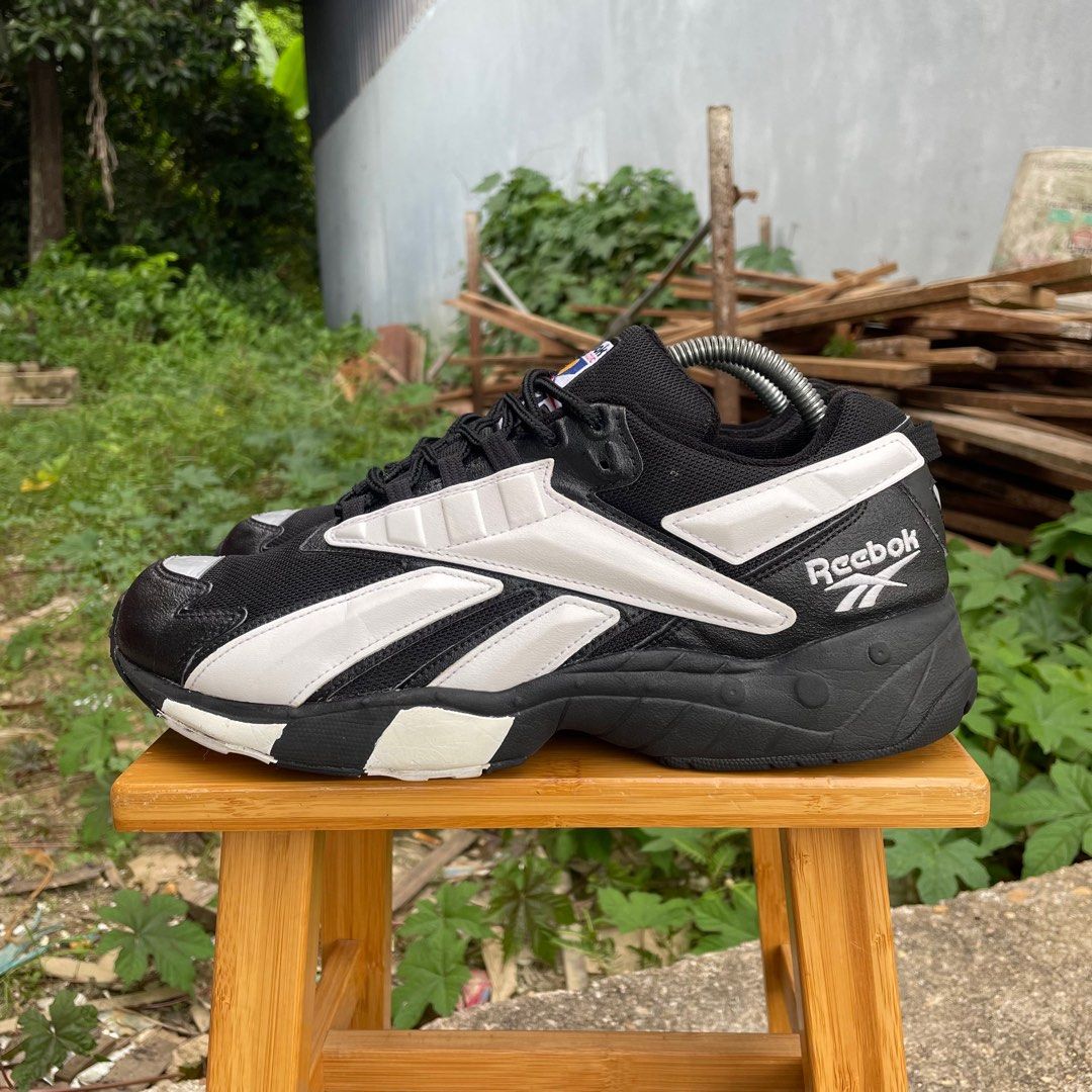 Reebok INTV 96 Black White 8.5UK RM1OO