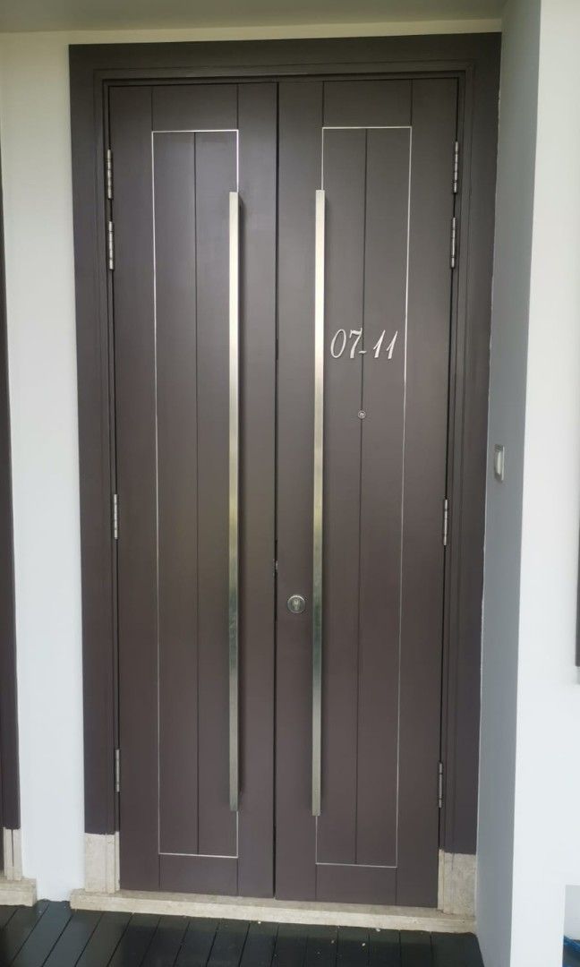 Revarnishing / wooden door / timber frame / timber surface/Sanding