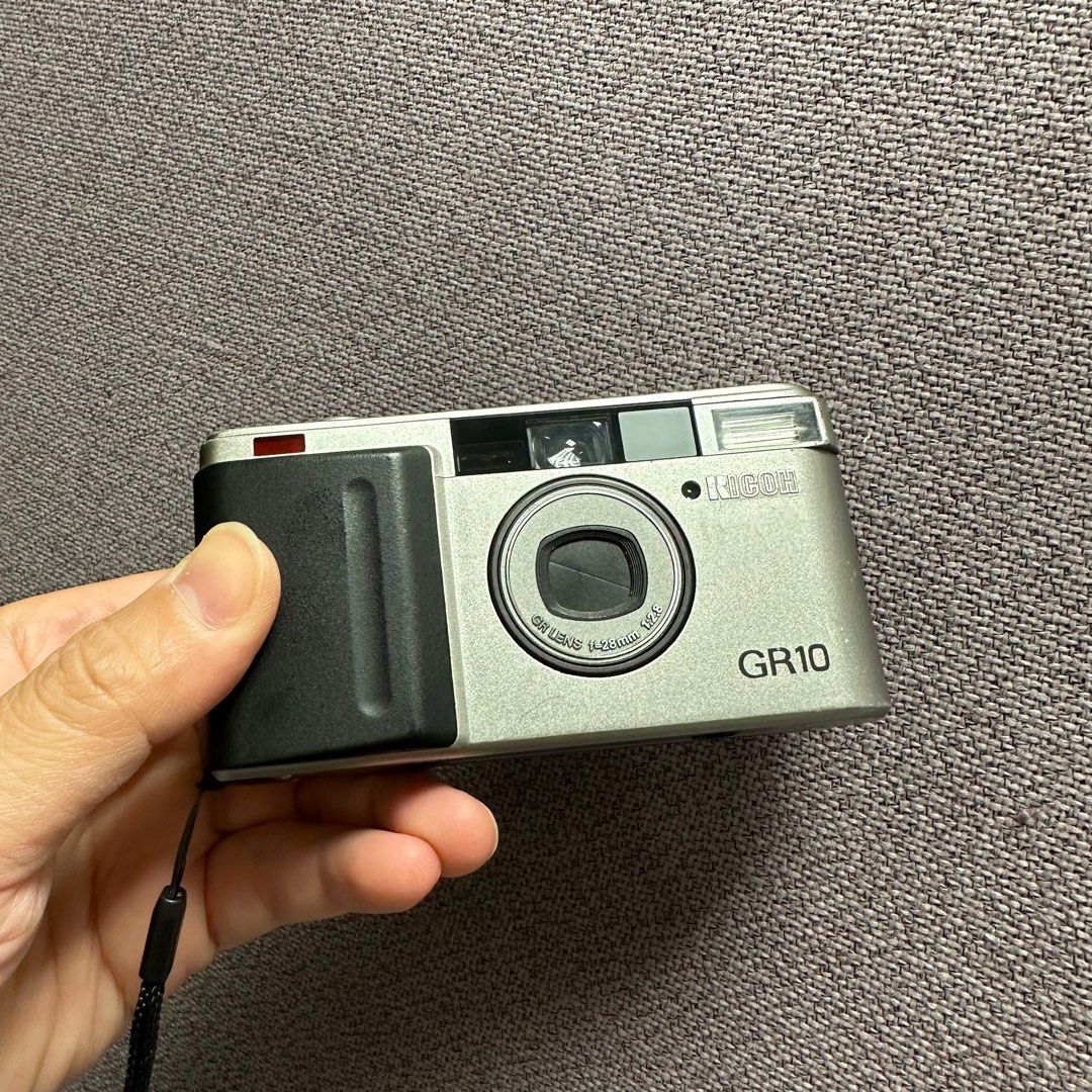 Ricoh GR10 輕巧隨拍菲林相機, 攝影器材, 相機- Carousell