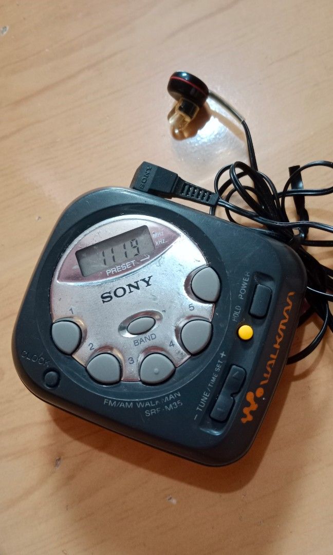 Sony Walkman AM/FM Radio SRF-M35, Audio, Portable Music Players on ...