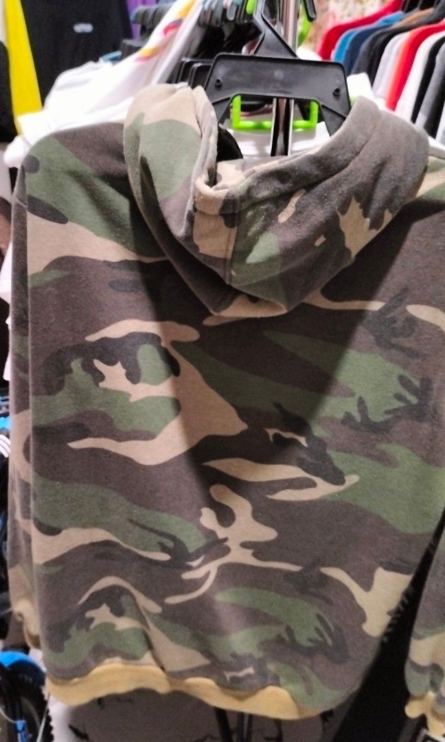 Supreme hoodie Men s Fashion Tops Sets Hoodies on Carousell