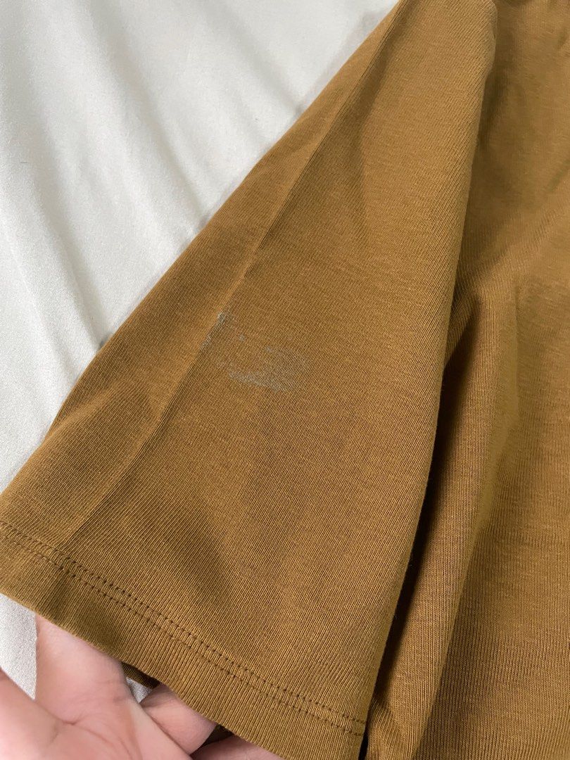 Uniqlo Turtle Neck Top (Category: Blouses) located in Las Pinas. Submitted by polinegrc (Listing ID 1263401155, Image 2). Description: stretchy comfy fabric! used a few times see flaw on the sleeves rfs: decluttering .