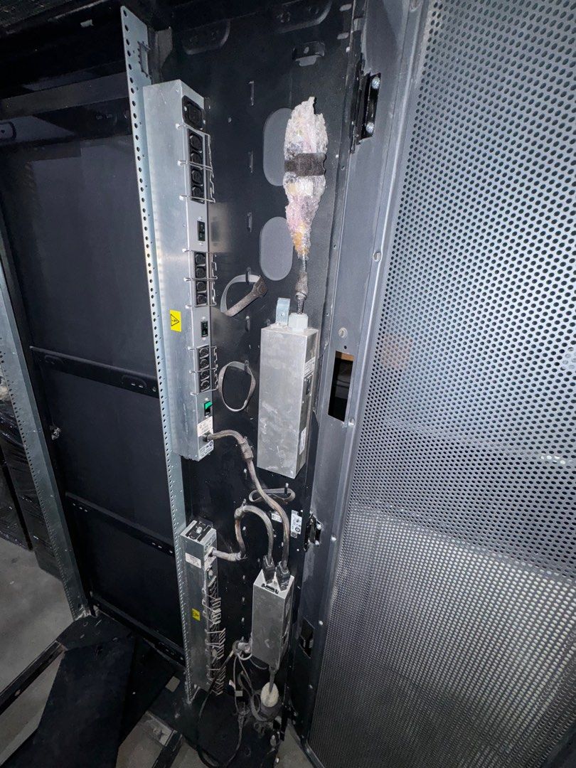 Used FLOOR 42U server rack, Computers & Tech, Office & Business