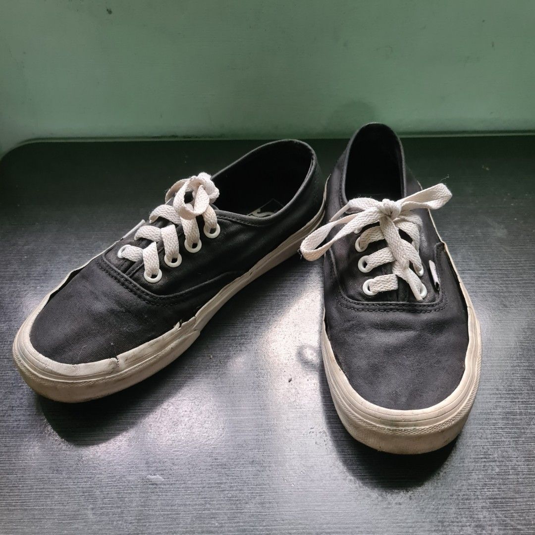 Vans Black Shoes rubber sneaker low cut canvas (Category: Sneakers) located in Antipolo. Submitted by r_shopp (Listing ID 1263516629, Image 1). Description: Make Offer! °painted over original design °Kasya sa mas maliit °cracks sa rubber Strictly payment first!.