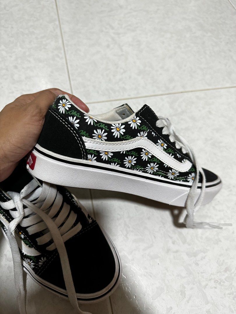 White flower cheap vans