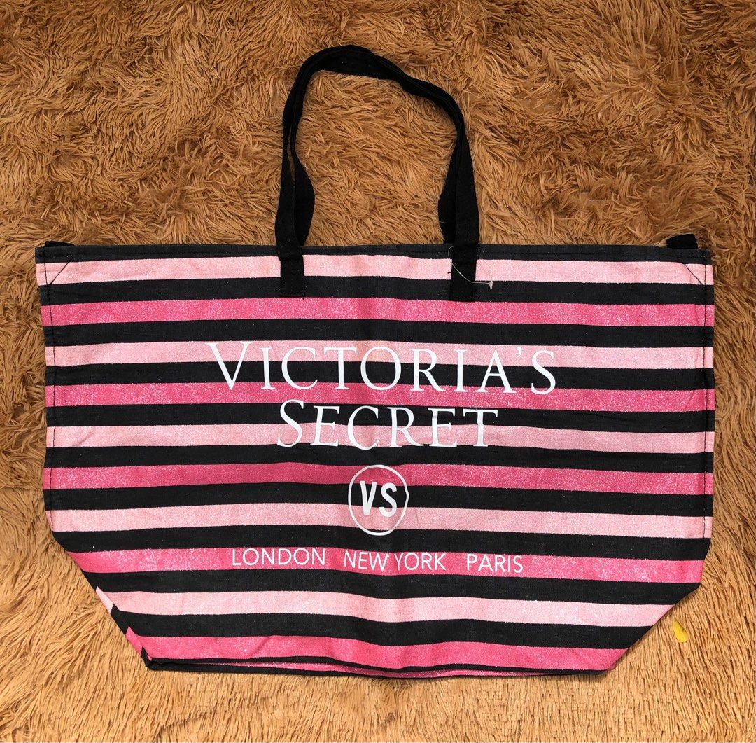 VICTORIA'S SECRET Travel Bag👜, Women's Fashion, Bags & Wallets, Tote Bags  on Carousell