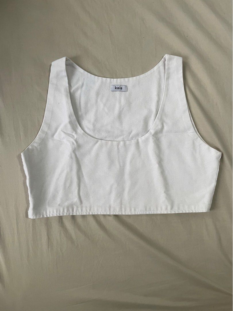 White Linen Crop Top (Category: Others Tops) located in Las Pinas. Submitted by polinegrc (Listing ID 1263397902, Image 1). Description: thick linen fabric used twice super cute!! fits xs-small rfs: decluttering .