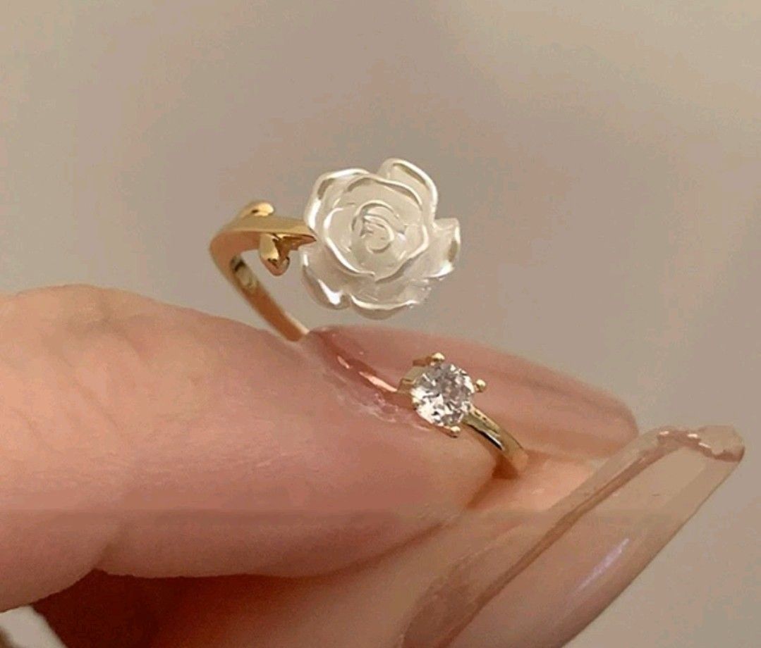 White rose ring outlet