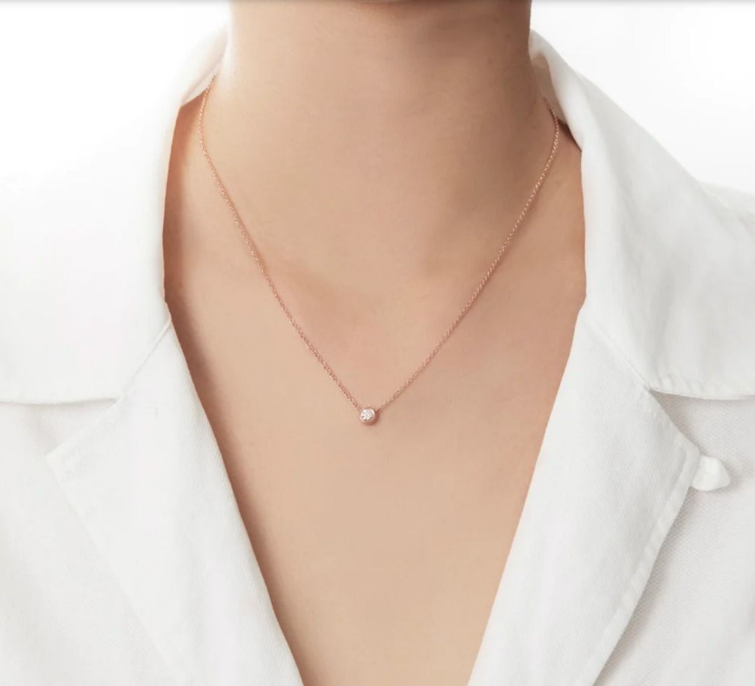 White gold on sale pendant necklace