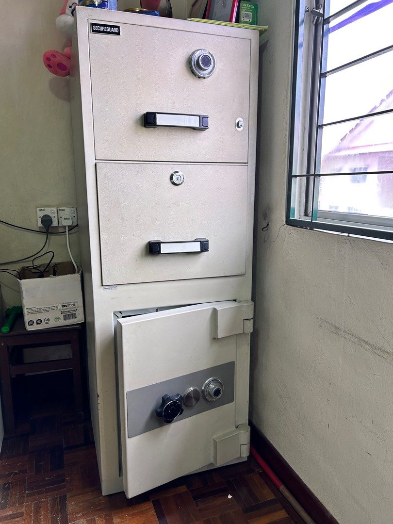 5ft Security Safe + [Share Mover Cost], Furniture & Home Living