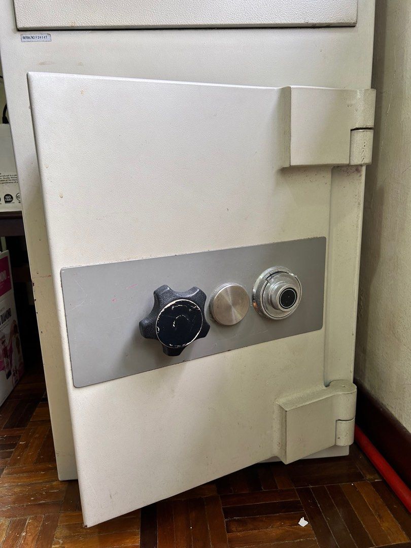 5ft Security Safe + [Share Mover Cost], Furniture & Home Living