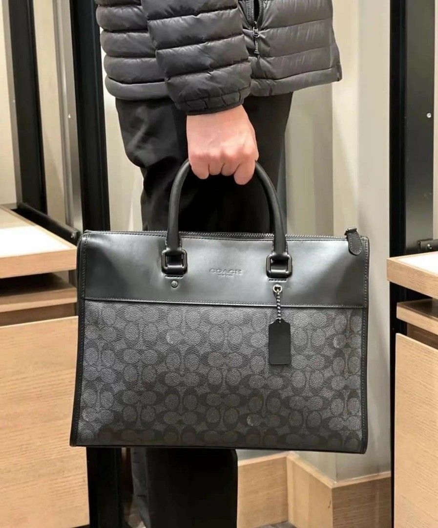 🇺🇲 Authentic Coach Laptop Bag (Category: Luxury Bags & Wallets) located in Santa Cruz. Submitted by janelovebagswatchesshoesph (Listing ID 1266710829, Image 1). Description: .