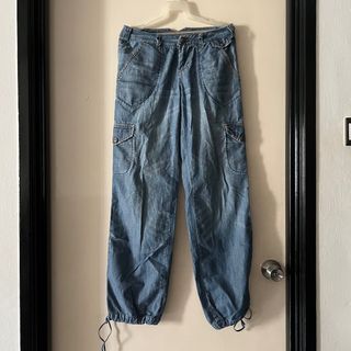 (Category: ) located in . Submitted by blossomwardrobe (Listing ID 1266703646, Image 1). Description: .