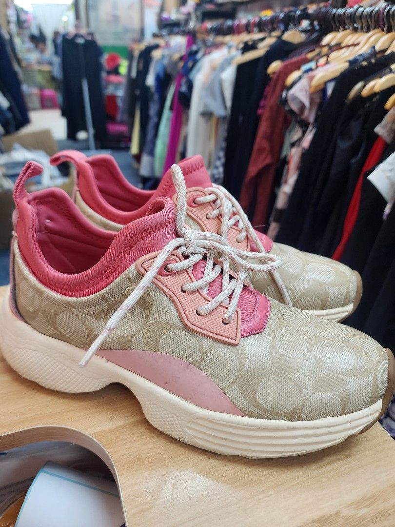 Coach hotsell store shoes