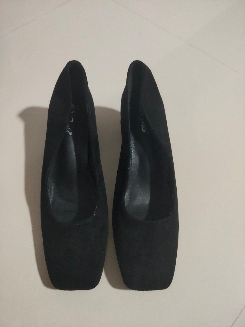 professional black heels