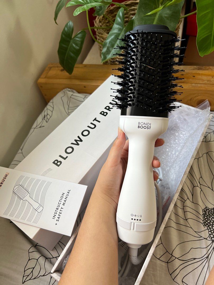 Bondi Boost Blowout Brush 220V (onhand) (Category: Hair) located in Binan City. Submitted by abry01 (Listing ID 1266641838, Image 1). Description: Bondi Boost Blowout Brush 2 in 1 blower + styler 220V compatible From Australia Easiest way to dry and style your hair ONHAND Biñan Laguna.