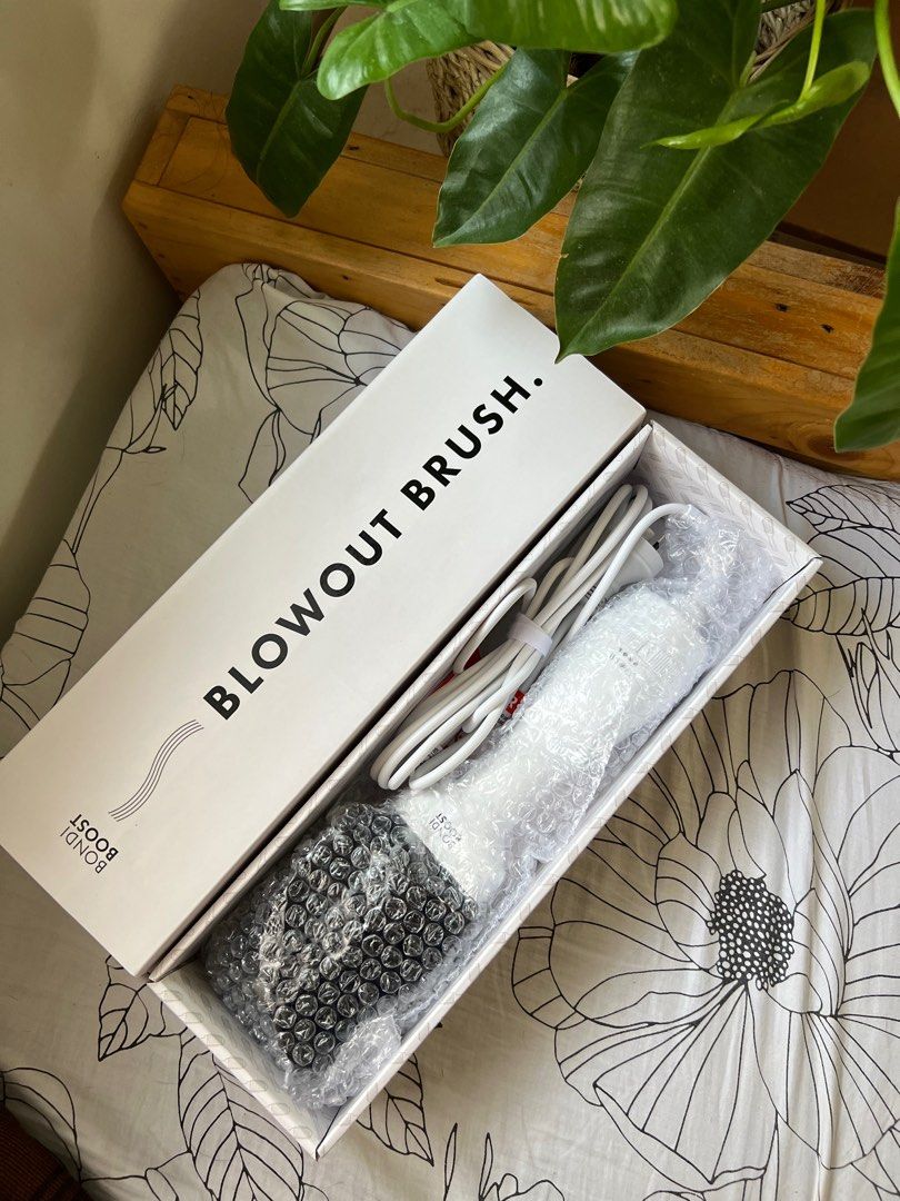 Bondi Boost Blowout Brush 220V (onhand) (Category: Hair) located in Binan City. Submitted by abry01 (Listing ID 1266641838, Image 2). Description: Bondi Boost Blowout Brush 2 in 1 blower + styler 220V compatible From Australia Easiest way to dry and style your hair ONHAND Biñan Laguna.