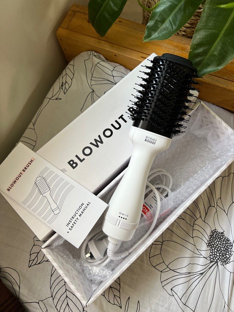 Bondi Boost Blowout Brush 220V (onhand) (Category: Hair) located in Binan City. Submitted by abry01 (Listing ID 1266641838, Image 3). Description: Bondi Boost Blowout Brush 2 in 1 blower + styler 220V compatible From Australia Easiest way to dry and style your hair ONHAND Biñan Laguna.