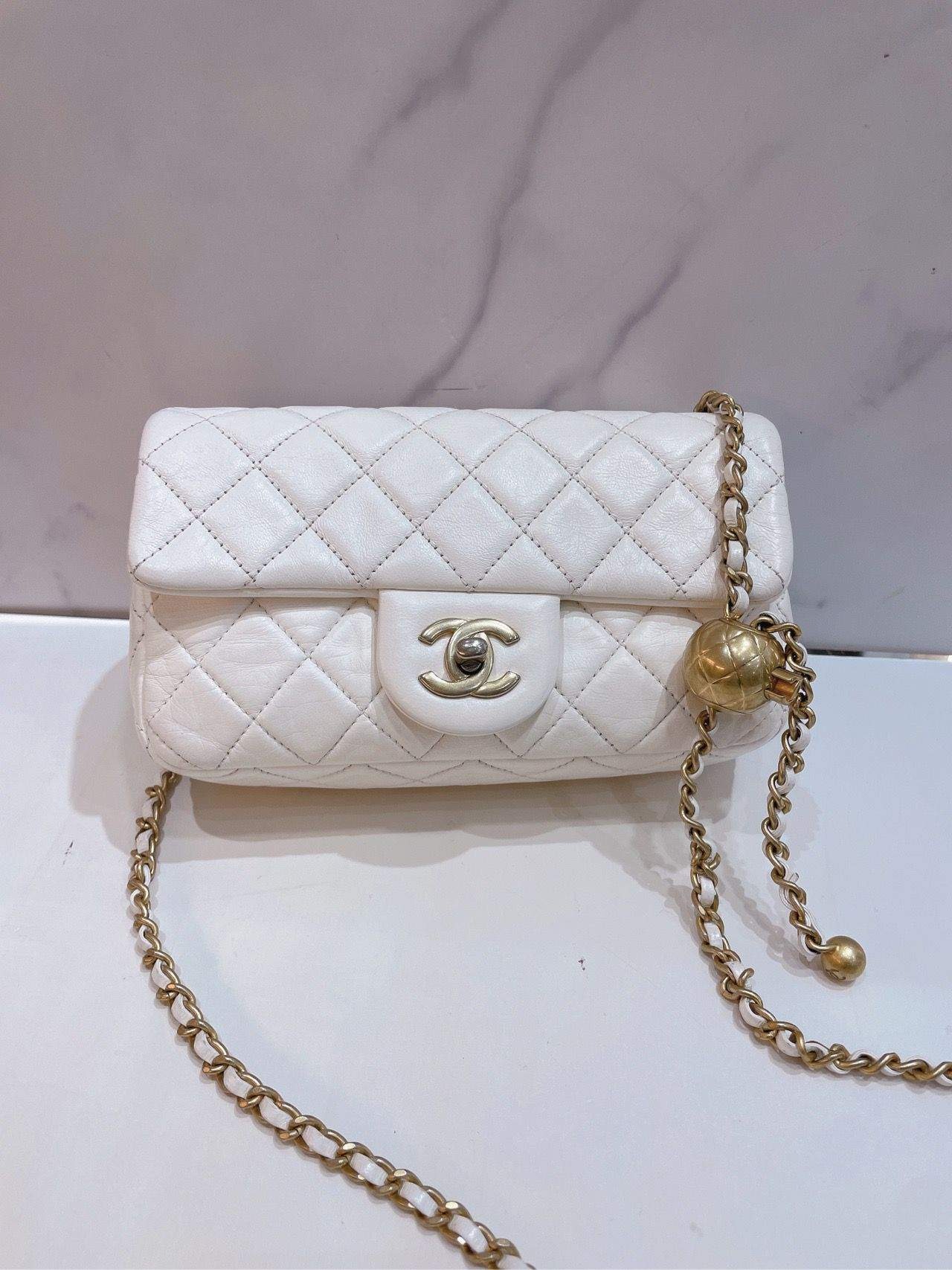 White sales chanel crossbody