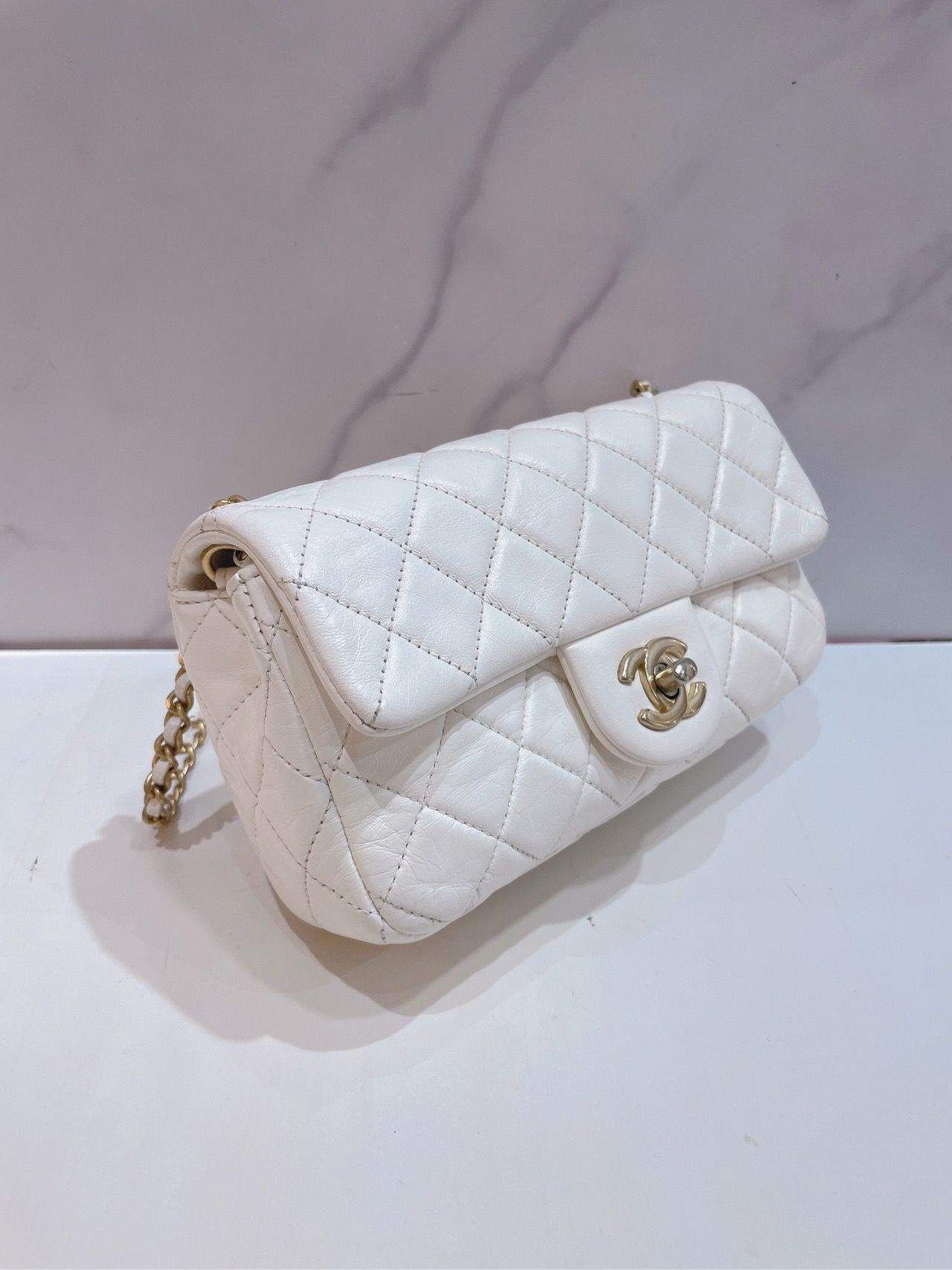 Chanel white online pearl bag