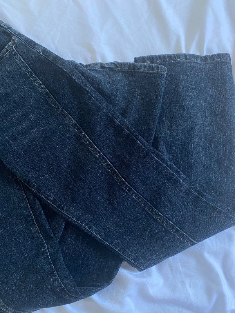 Denim Flare Pants with Slit (Category: Jeans) located in Manila. Submitted by de.clutterthings (Listing ID 1266698615, Image 3). Description: 🧷 denim flare pants with short slit 🪡 measuremnts: waist = 25 length = 38 inches slit = 6 inches (included in 38 inches) rfs: decluttering 🧷 personal fav !! .