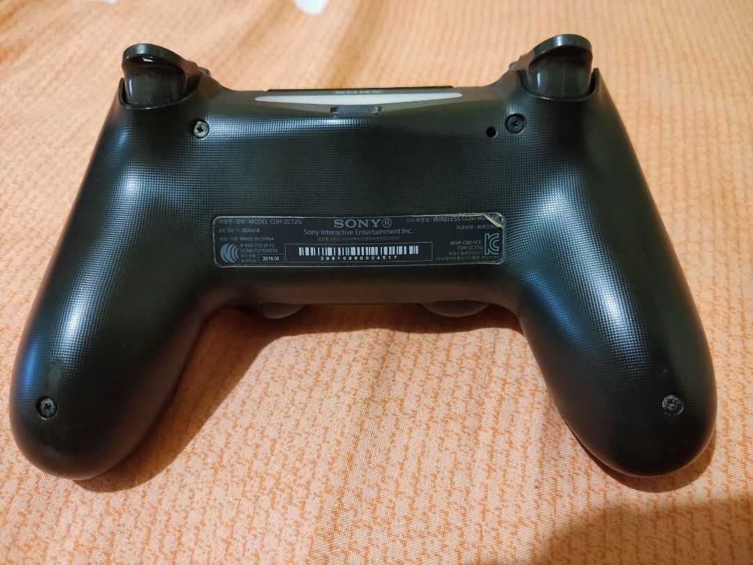 DualShock 4 PS4 Controller LEGIT (Category: Controllers) located in Marilao. Submitted by calibre027 (Listing ID 1225840827, Image 3). Description: DualShock 4 PS4 Controller LEGIT 👉 Very good condition, no issues, no ghost movement 👉 with protector sa touchpad para di magasgas 👉 Sticker label sa likod intact , hindi faded 👉 meetups: karuhatan valenzuela, marilao, meycauayan.