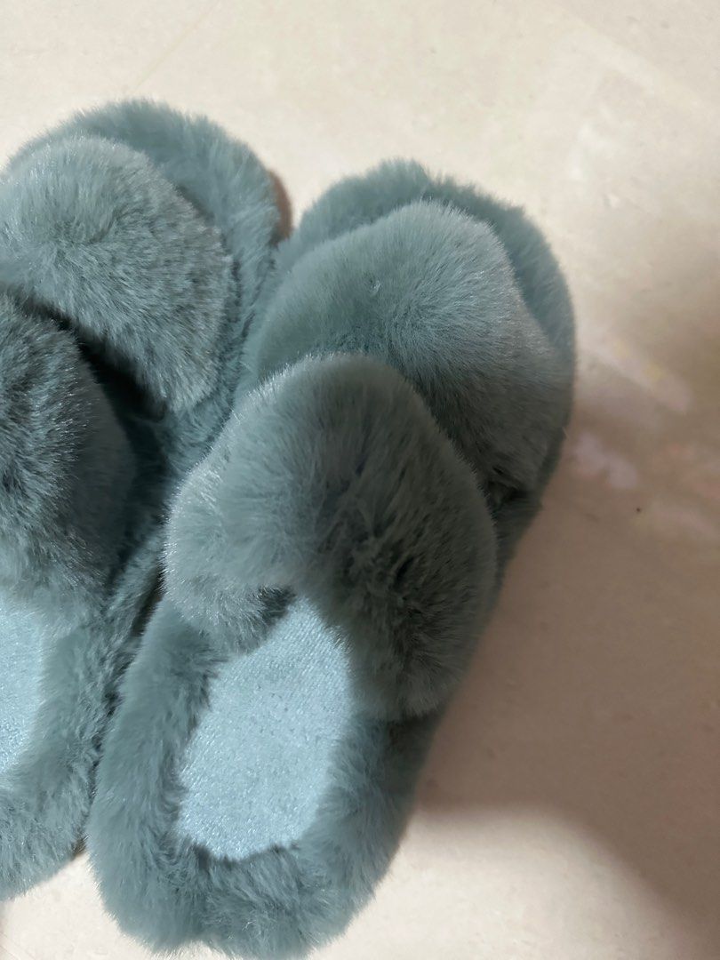 Fuzzy flip flop store slippers for womens