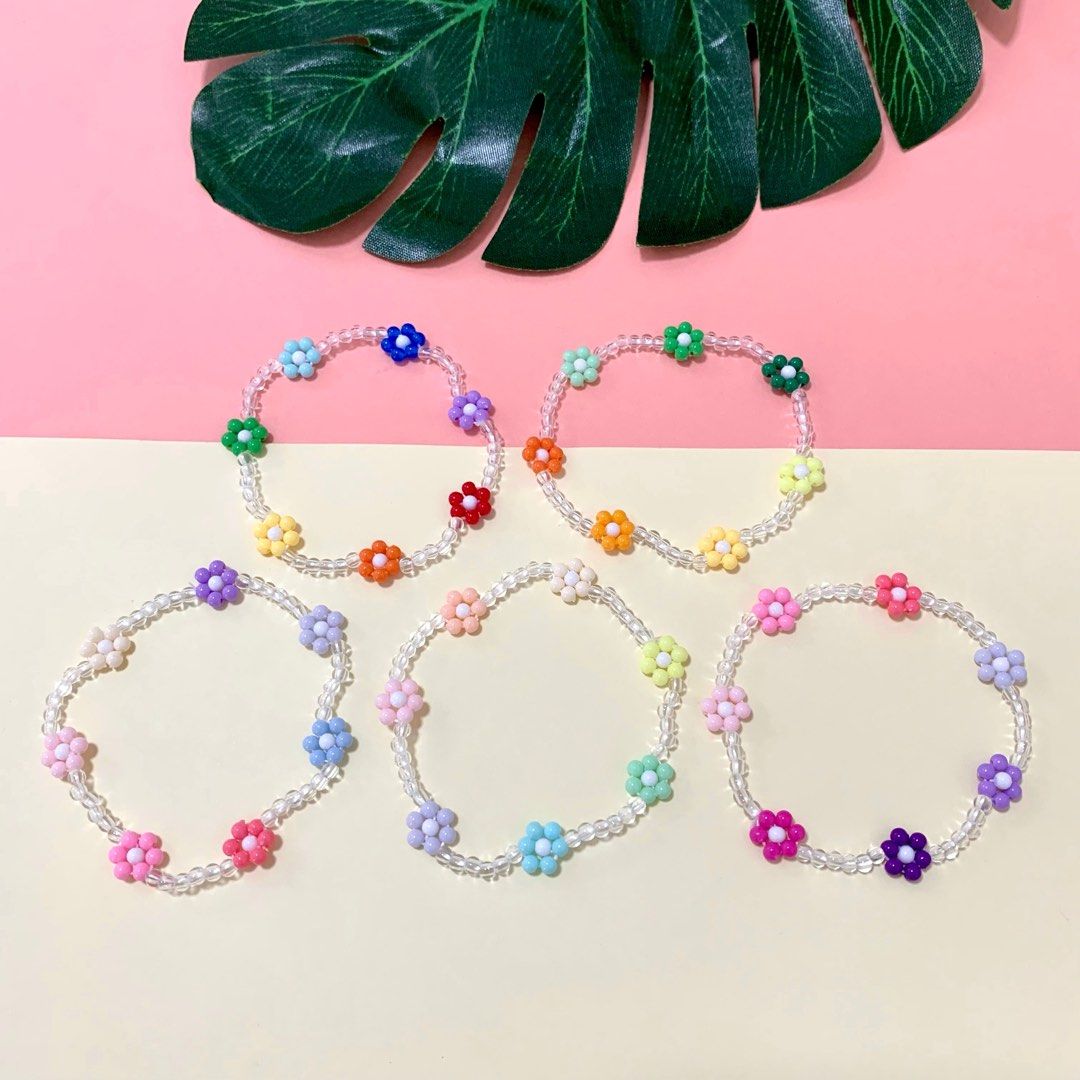 Handmade elastic daisy flower beads bracelets Women s Fashion