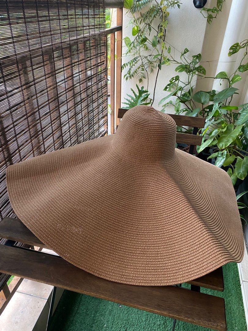 Huge beach hat Men s Fashion Watches Accessories Cap Hats