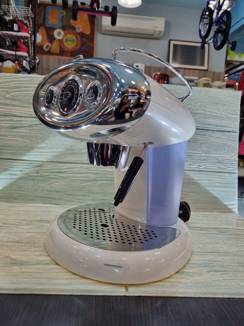 Illy Espresso Machine, TV & Home Appliances, Kitchen Appliances, Coffee