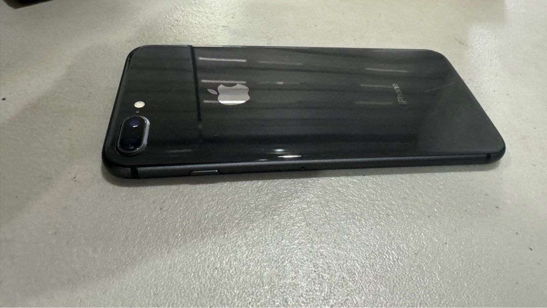 Iphone 8 Plus 256GB (Category: iPhone 8 Series) located in Manila. Submitted by alexamc_ (Listing ID 1266765999, Image 3). Description: .