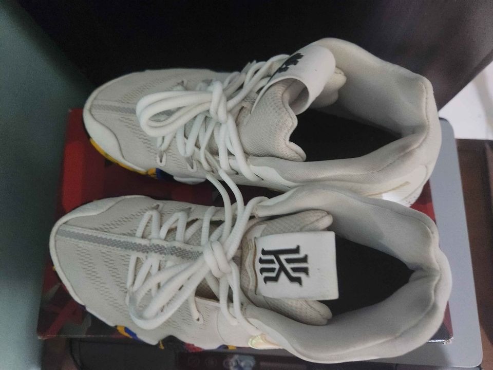 kyrie march madness shoes